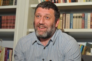 который свергнет его с поста