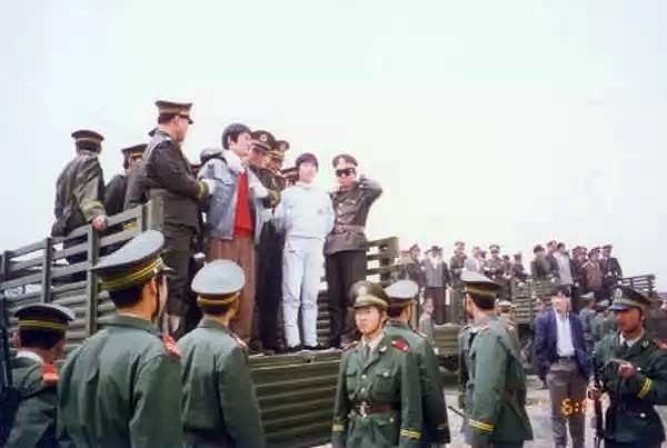 военный грузовичок