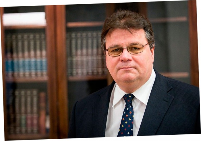 перестать кормить российских троллей