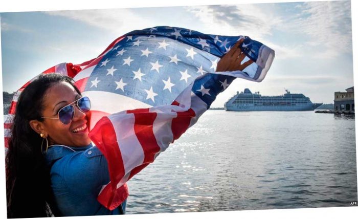 Первое круизное судно из США