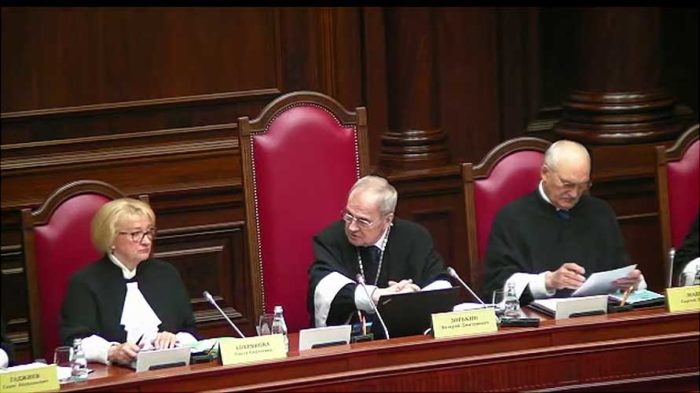 Выпала из окна